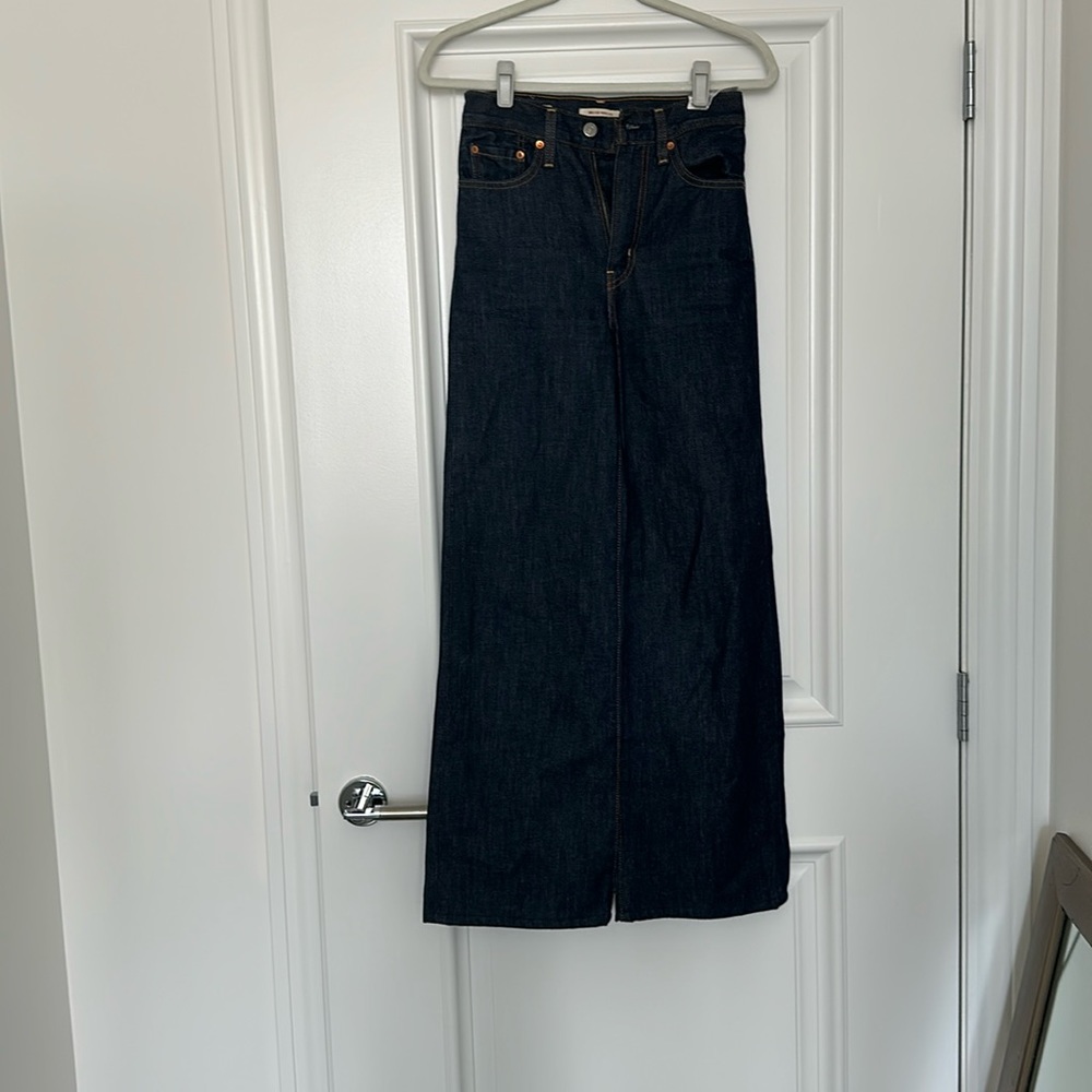 Levi’s RIBCAGE Wide Leg Jeans - Size 24